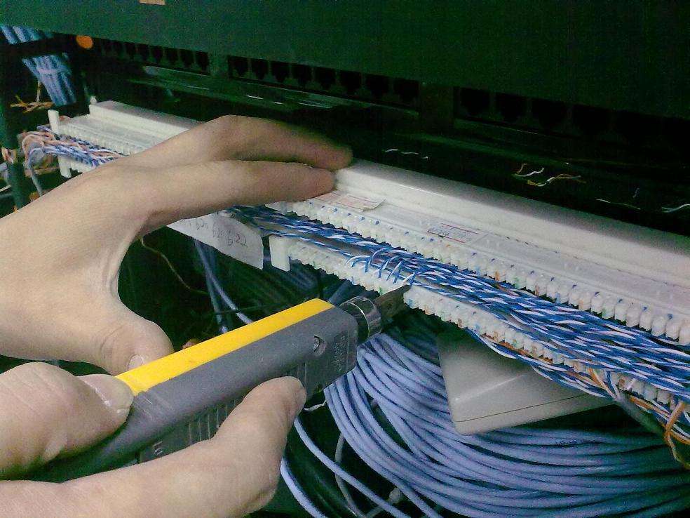 工廠強(qiáng)電和弱電布線價(jià)格是多少錢一平方米？